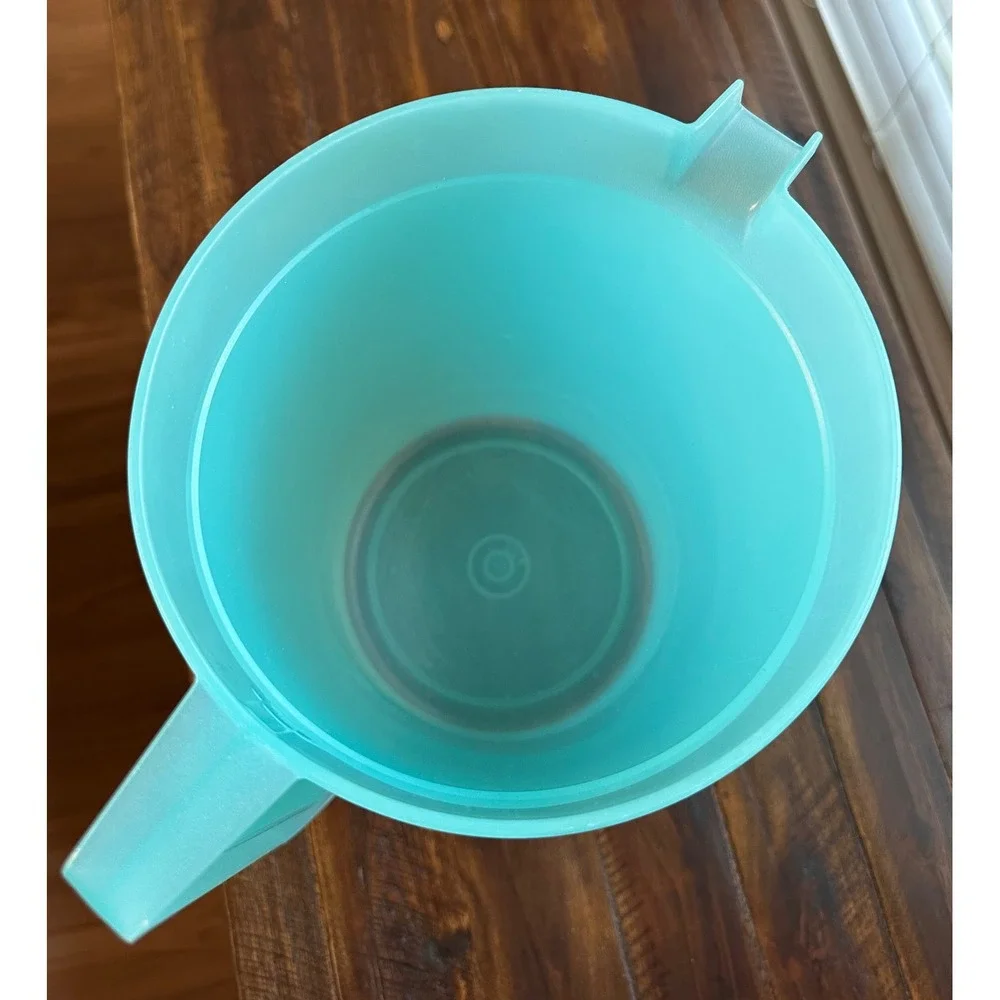 Vintage Tupperware Turquoise Blue Plastic Pitcher 1416-1 No Lid 9 Inch 2 Quart